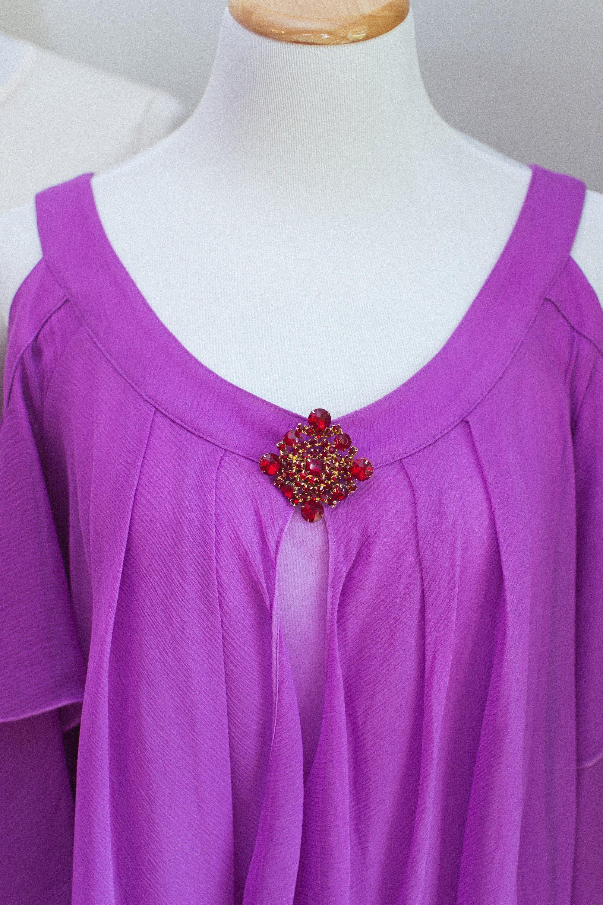 Vintage Red Rhinestone Brooch by 1950s - Vintage Meet Modern Vintage Jewelry - Chicago, Illinois - #oldhollywoodglamour #vintagemeetmodern #designervintage #jewelrybox #antiquejewelry #vintagejewelry