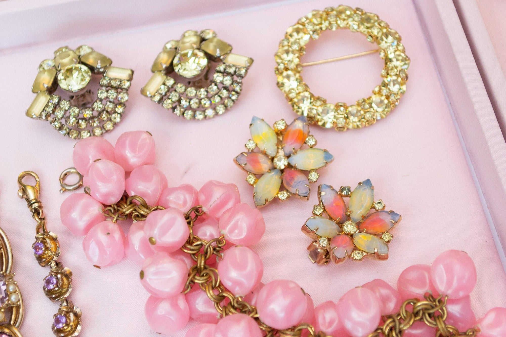 Vintage Lemon Citrine Diamante Crystal Brooch, Round Setting Brooch/Pin, Gold Tone, Brooches and Pins by 1950s - Vintage Meet Modern Vintage Jewelry - Chicago, Illinois - #oldhollywoodglamour #vintagemeetmodern #designervintage #jewelrybox #antiquejewelry #vintagejewelry