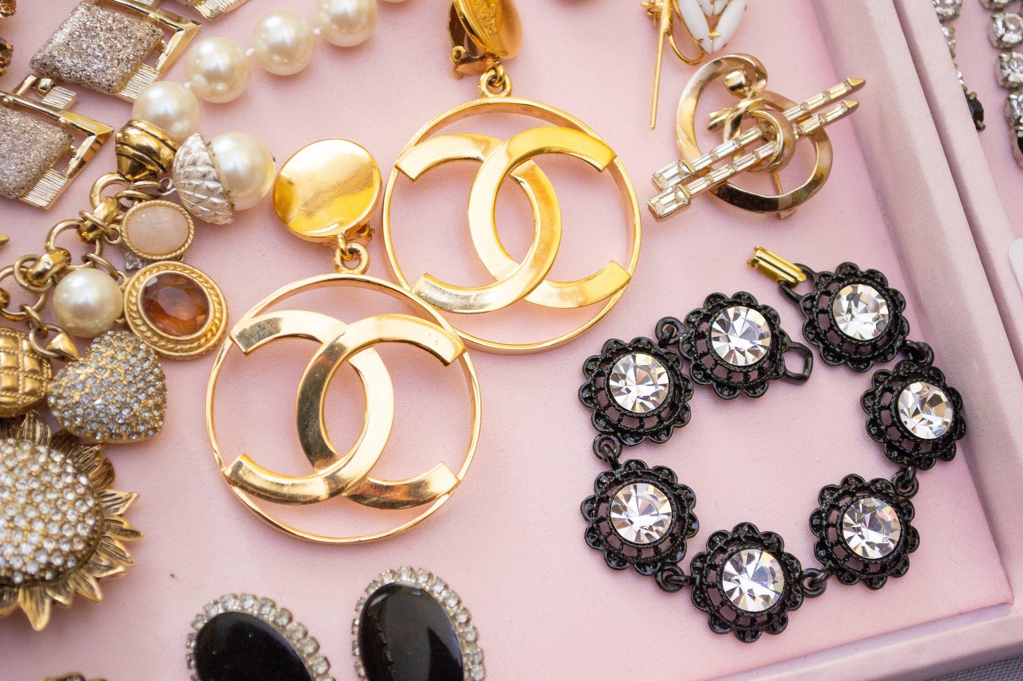 Vintage Sparkling Diamante Rhinestone Bracelet in Black Enamel Cupcake Setting by 1950s - Vintage Meet Modern Vintage Jewelry - Chicago, Illinois - #oldhollywoodglamour #vintagemeetmodern #designervintage #jewelrybox #antiquejewelry #vintagejewelry