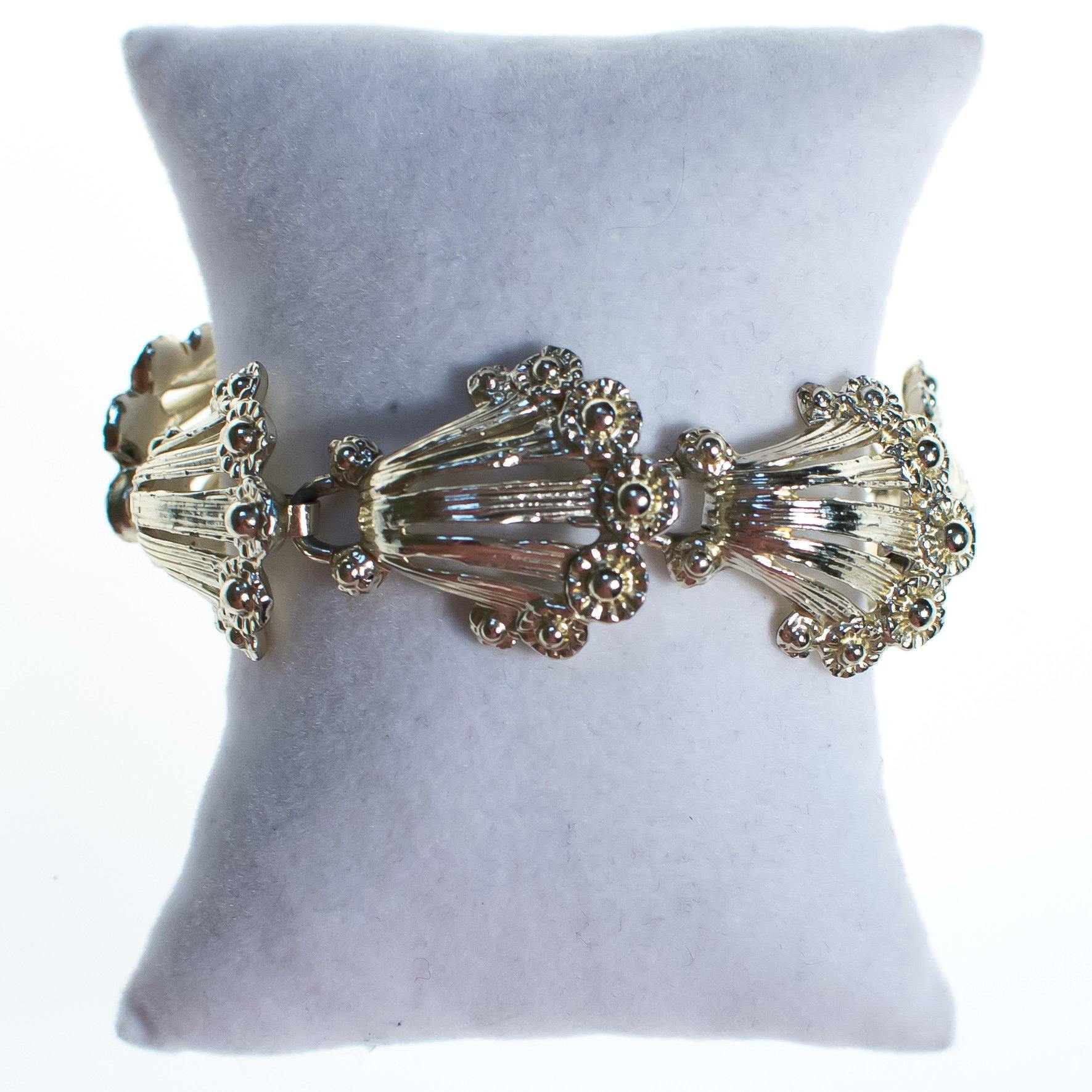 Vintage Mid Century Modern  Pale Gold Tone Curved Fan Link Bracelet by Mid Century Modern - Vintage Meet Modern Vintage Jewelry - Chicago, Illinois - #oldhollywoodglamour #vintagemeetmodern #designervintage #jewelrybox #antiquejewelry #vintagejewelry