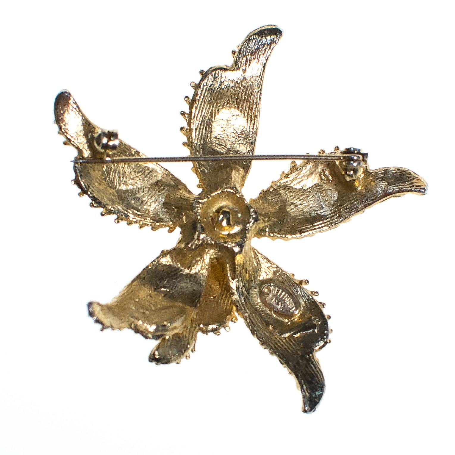 Vintage Mid Century Modern Celebrity NY Gold Flower Brooch, Gold Tone Setting, Brooches and Pins by 1960s - Vintage Meet Modern Vintage Jewelry - Chicago, Illinois - #oldhollywoodglamour #vintagemeetmodern #designervintage #jewelrybox #antiquejewelry #vintagejewelry