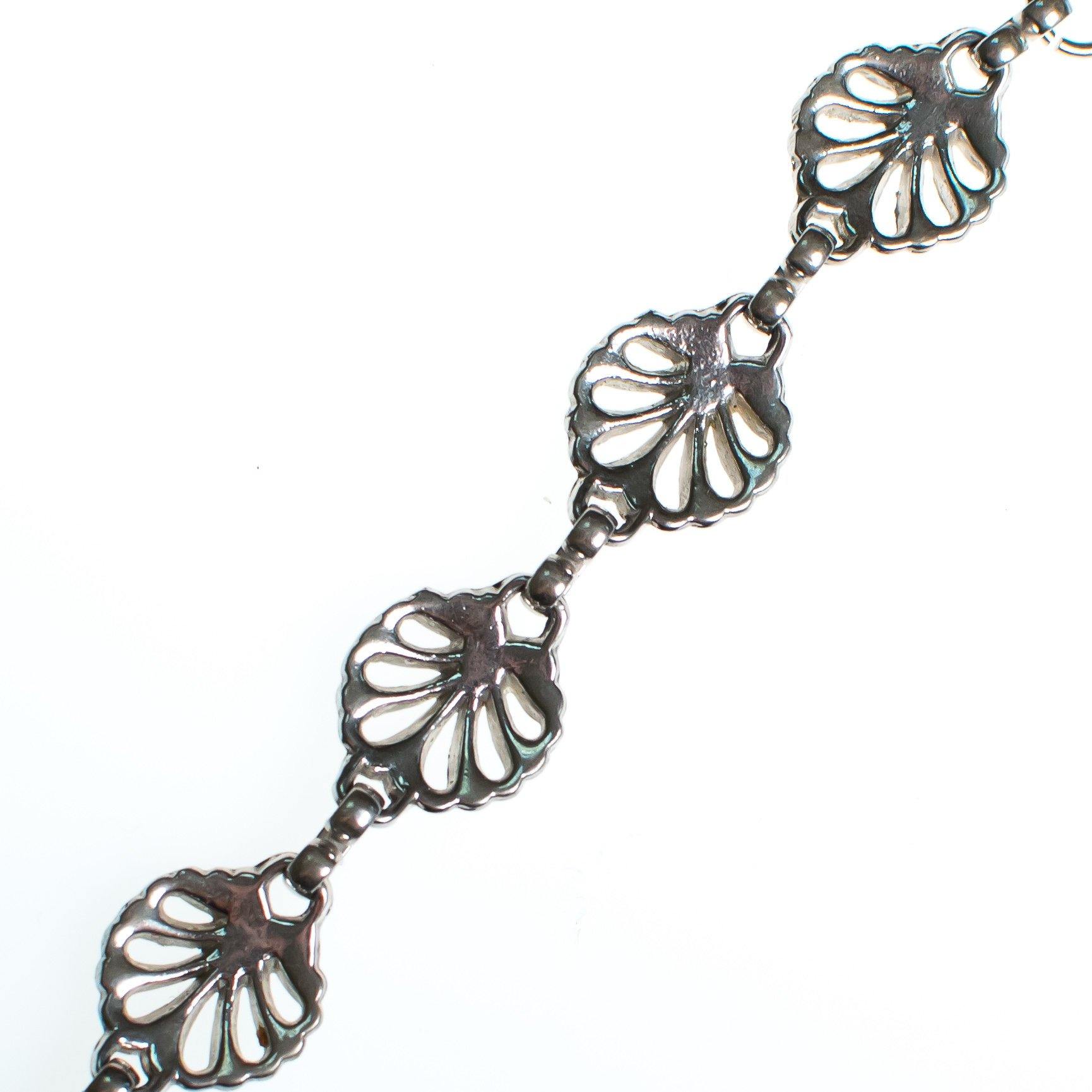 Vintage Retro Mid Century Modern Silver Shell Bracelet, Silver Tone Bracelet, Snap Lock Clasp by Mid Century Modern - Vintage Meet Modern Vintage Jewelry - Chicago, Illinois - #oldhollywoodglamour #vintagemeetmodern #designervintage #jewelrybox #antiquejewelry #vintagejewelry