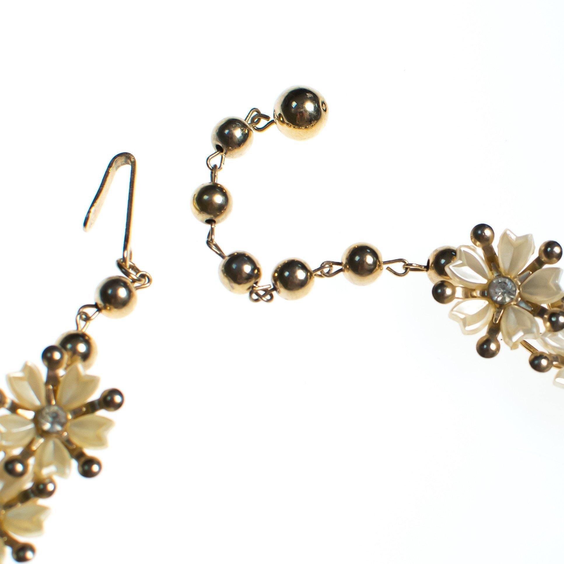 Vintage Retro Glam Pearl Lucite Flower Choker Necklace by Mid Century Modern - Vintage Meet Modern Vintage Jewelry - Chicago, Illinois - #oldhollywoodglamour #vintagemeetmodern #designervintage #jewelrybox #antiquejewelry #vintagejewelry