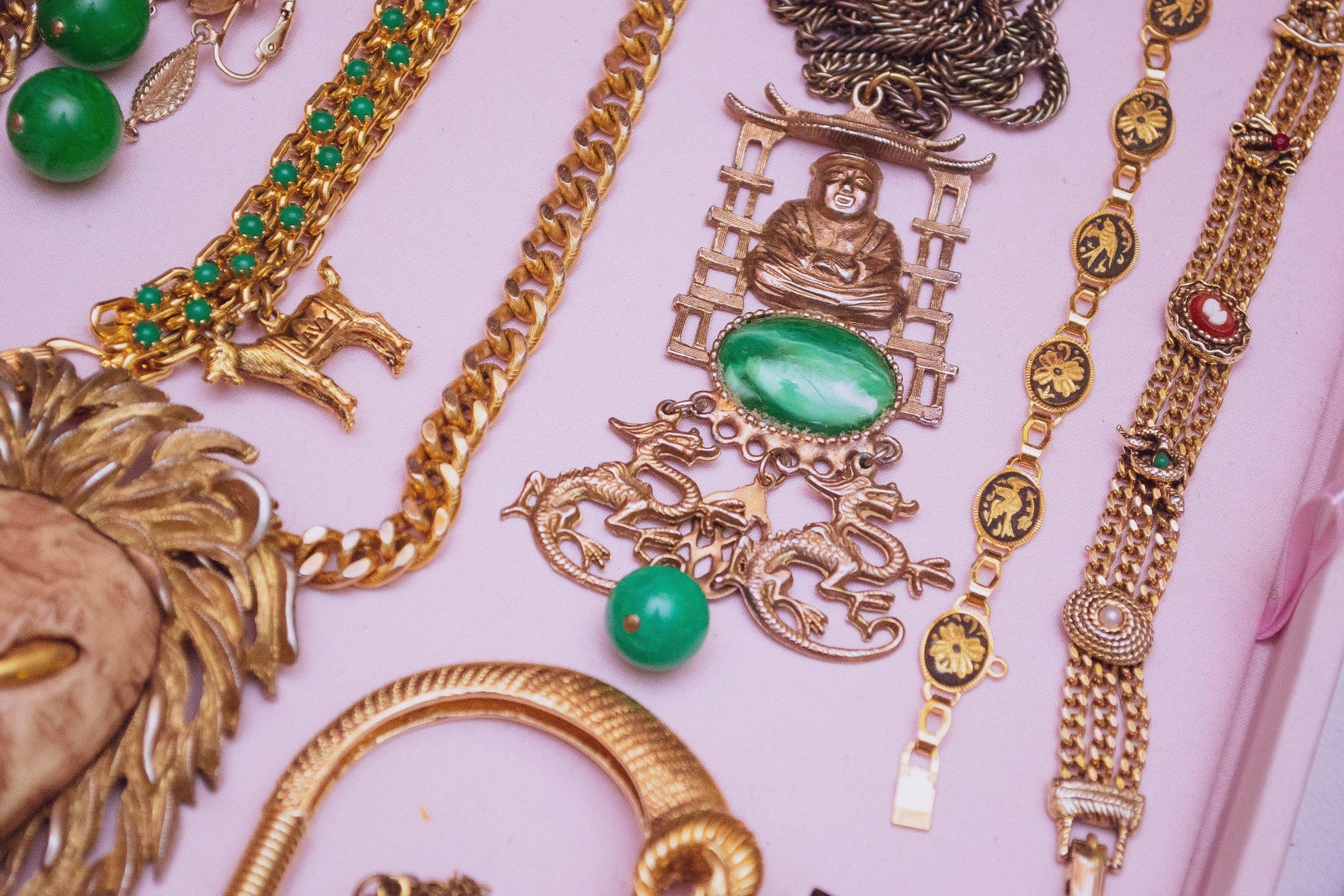 Vintage Spanish Damascene Bracelet Black with Gold Bird Design by Made in Spain - Vintage Meet Modern Vintage Jewelry - Chicago, Illinois - #oldhollywoodglamour #vintagemeetmodern #designervintage #jewelrybox #antiquejewelry #vintagejewelry