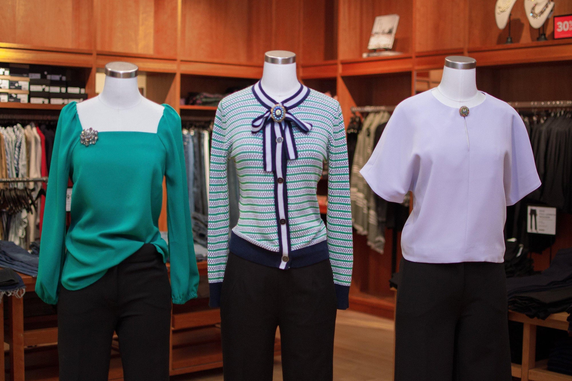 Vintage Blue Aurora Borealis Rose Cameo Brooch by Mid Century Modern - Vintage Meet Modern Vintage Jewelry - Chicago, Illinois - #oldhollywoodglamour #vintagemeetmodern #designervintage #jewelrybox #antiquejewelry #vintagejewelry