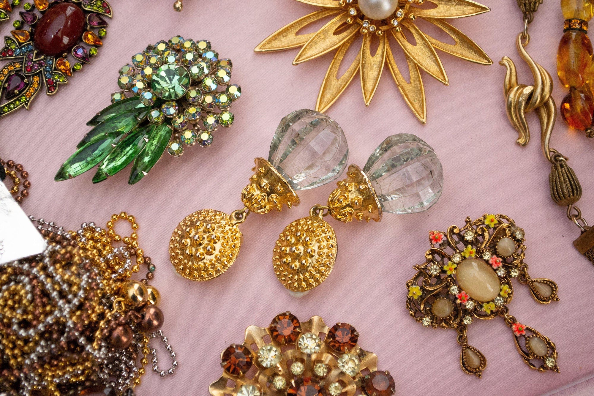 Vintage Judy Lee Green Aurora Borealis Rhinestone Brooch by Judy Lee - Vintage Meet Modern Vintage Jewelry - Chicago, Illinois - #oldhollywoodglamour #vintagemeetmodern #designervintage #jewelrybox #antiquejewelry #vintagejewelry