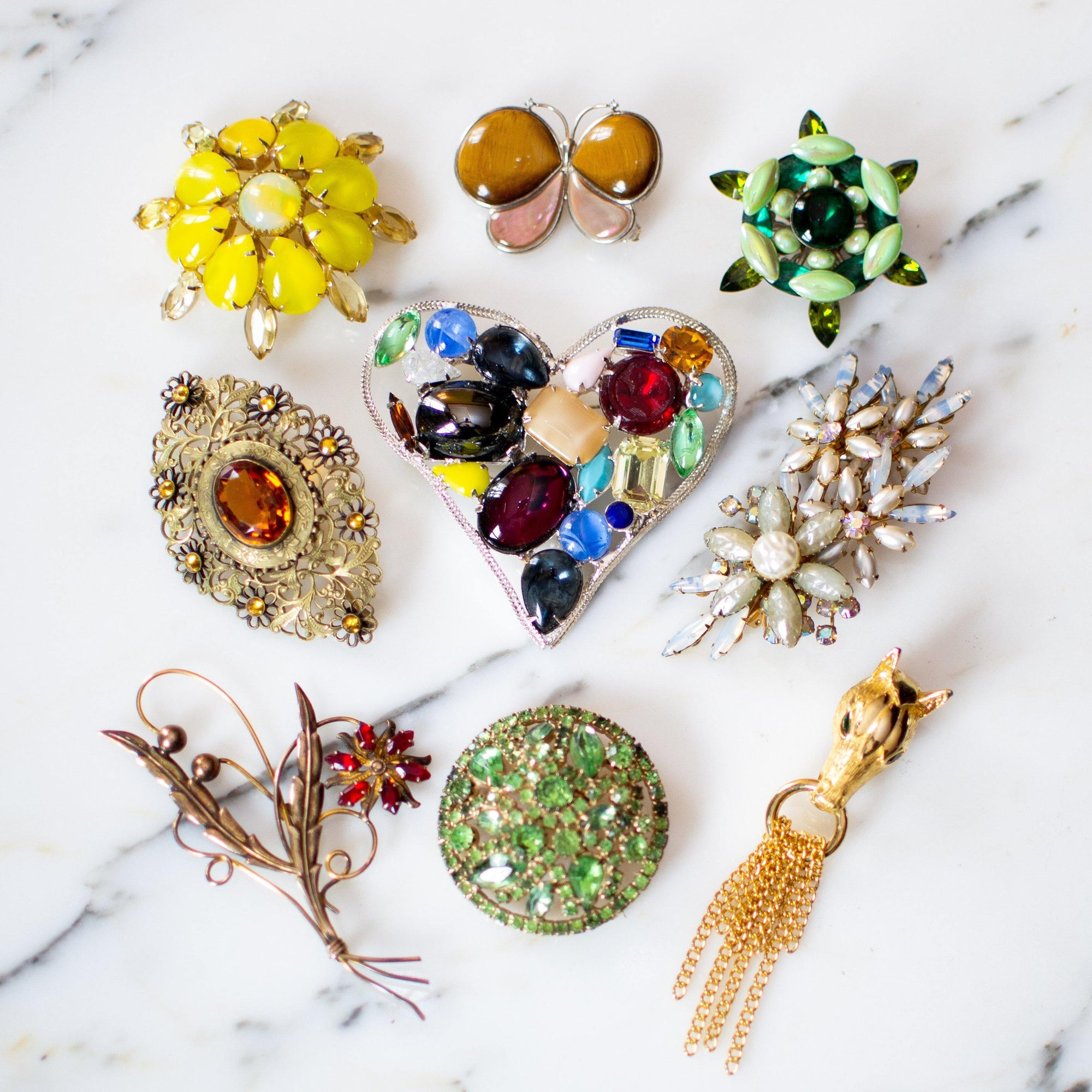 Vintage Judy Lee Faux Pearl and Aurora Borealis Rhinestone Brooch by Judy Lee - Vintage Meet Modern Vintage Jewelry - Chicago, Illinois - #oldhollywoodglamour #vintagemeetmodern #designervintage #jewelrybox #antiquejewelry #vintagejewelry