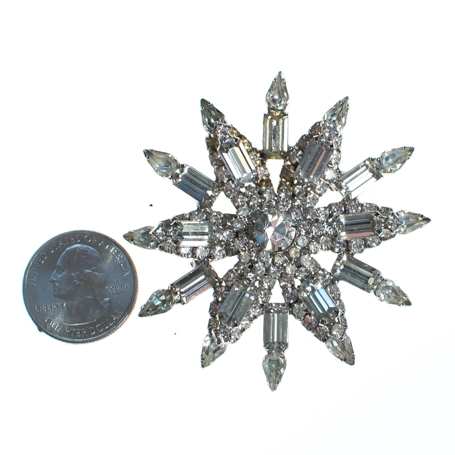 Vintage Art Deco Huge Diamante Crystal Star Brooch by 1950s - Vintage Meet Modern Vintage Jewelry - Chicago, Illinois - #oldhollywoodglamour #vintagemeetmodern #designervintage #jewelrybox #antiquejewelry #vintagejewelry