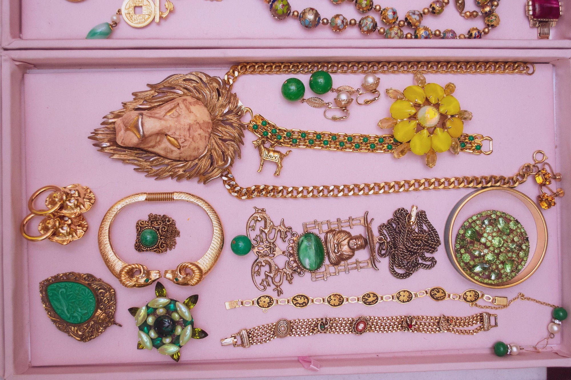 Vintage Spanish Damascene Bracelet Black with Gold Bird Design by Made in Spain - Vintage Meet Modern Vintage Jewelry - Chicago, Illinois - #oldhollywoodglamour #vintagemeetmodern #designervintage #jewelrybox #antiquejewelry #vintagejewelry