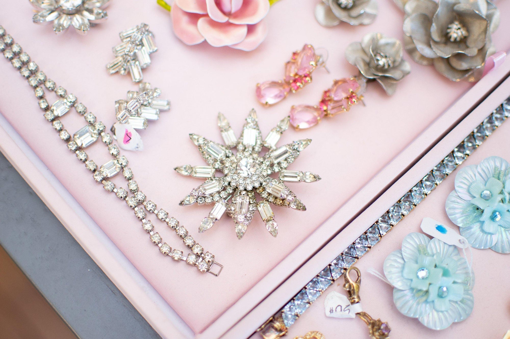 Vintage Art Deco Huge Diamante Crystal Star Brooch by 1950s - Vintage Meet Modern Vintage Jewelry - Chicago, Illinois - #oldhollywoodglamour #vintagemeetmodern #designervintage #jewelrybox #antiquejewelry #vintagejewelry