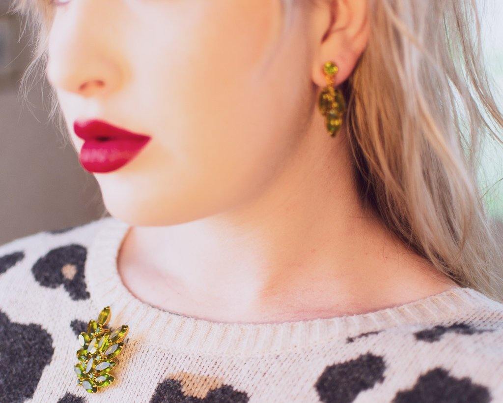 Vintage 1950s chartreuse green rhinestone dangling statement earrings by 1950s - Vintage Meet Modern Vintage Jewelry - Chicago, Illinois - #oldhollywoodglamour #vintagemeetmodern #designervintage #jewelrybox #antiquejewelry #vintagejewelry