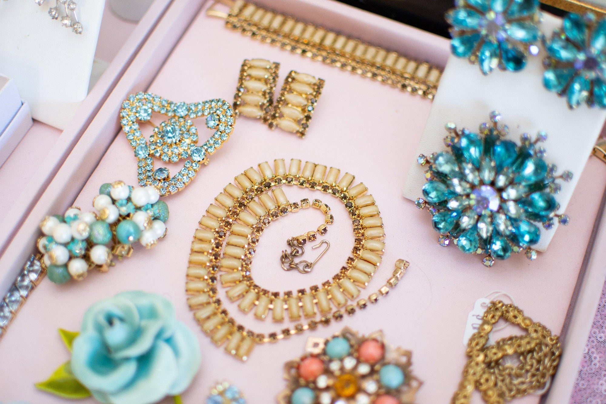 Vintage Retro Baby Blue Rhinestone Brooch by 1950s - Vintage Meet Modern Vintage Jewelry - Chicago, Illinois - #oldhollywoodglamour #vintagemeetmodern #designervintage #jewelrybox #antiquejewelry #vintagejewelry