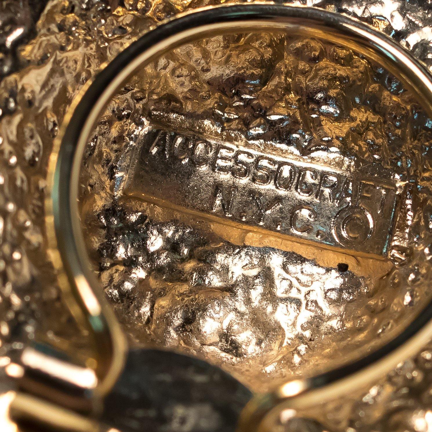 Vintage Accessocraft NYC Gold Lions Head Scarf Clip by Accessocraft NYC - Vintage Meet Modern Vintage Jewelry - Chicago, Illinois - #oldhollywoodglamour #vintagemeetmodern #designervintage #jewelrybox #antiquejewelry #vintagejewelry