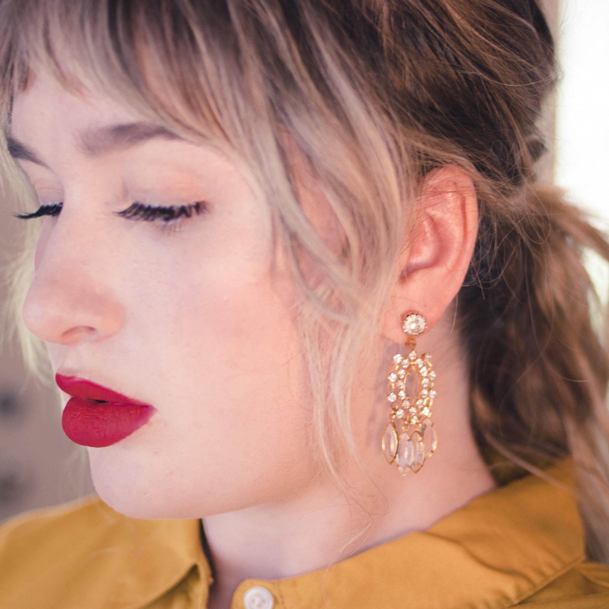 Vintage 1950s Juliana Clear Diamante Rhinestone Chandelier Earrings by Juliana - Vintage Meet Modern Vintage Jewelry - Chicago, Illinois - #oldhollywoodglamour #vintagemeetmodern #designervintage #jewelrybox #antiquejewelry #vintagejewelry