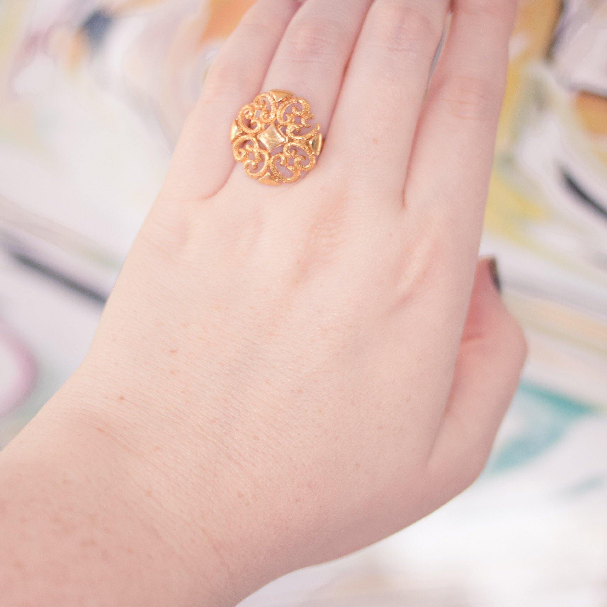 Vintage Mid Century Modern Gold Scroll Ring by 1950s - Vintage Meet Modern Vintage Jewelry - Chicago, Illinois - #oldhollywoodglamour #vintagemeetmodern #designervintage #jewelrybox #antiquejewelry #vintagejewelry