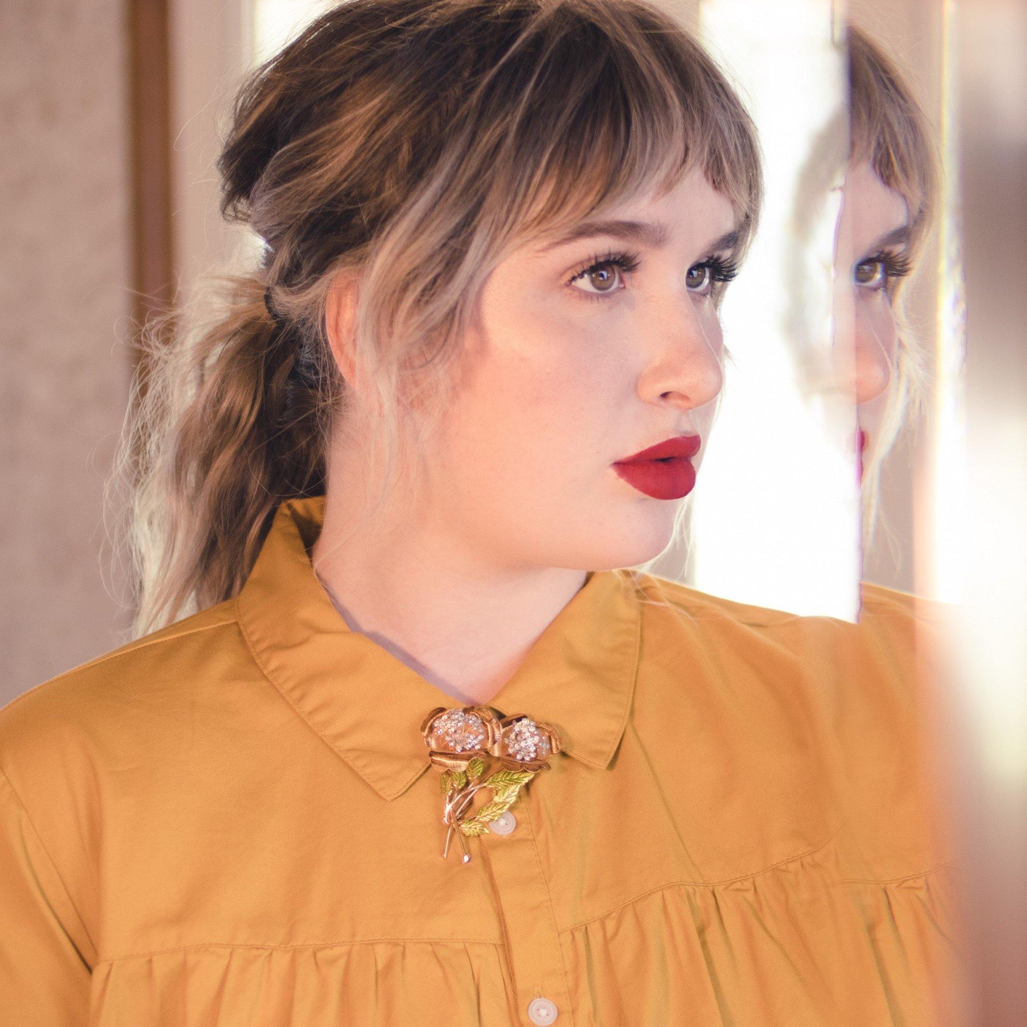 Vintage Gold Long Stem Rose Cluster Brooch with Rhinestone Trembler Centers by 1950s - Vintage Meet Modern Vintage Jewelry - Chicago, Illinois - #oldhollywoodglamour #vintagemeetmodern #designervintage #jewelrybox #antiquejewelry #vintagejewelry