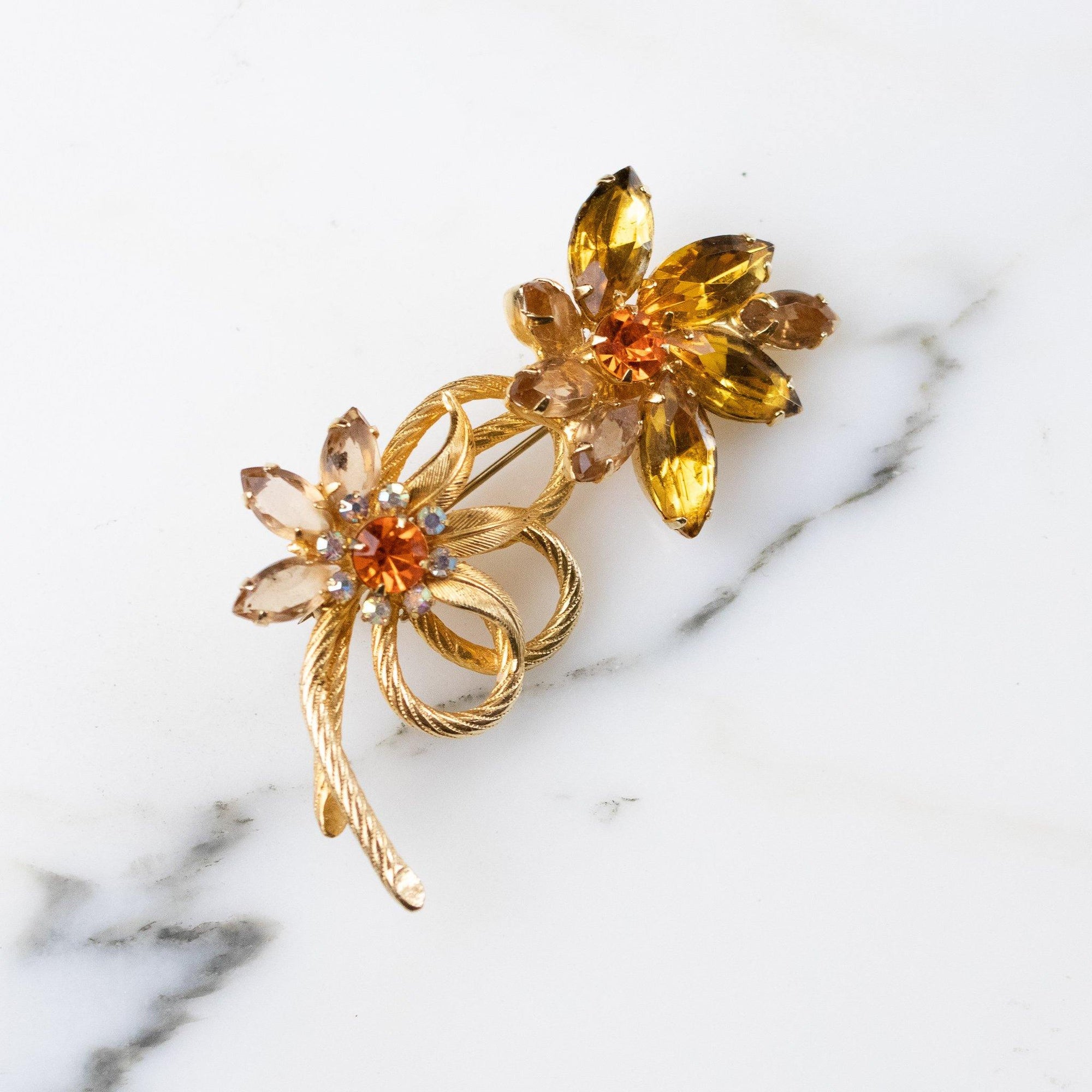Vintage 1950s Gold Tone Rhinestone Flower Brooch by 1950s - Vintage Meet Modern Vintage Jewelry - Chicago, Illinois - #oldhollywoodglamour #vintagemeetmodern #designervintage #jewelrybox #antiquejewelry #vintagejewelry