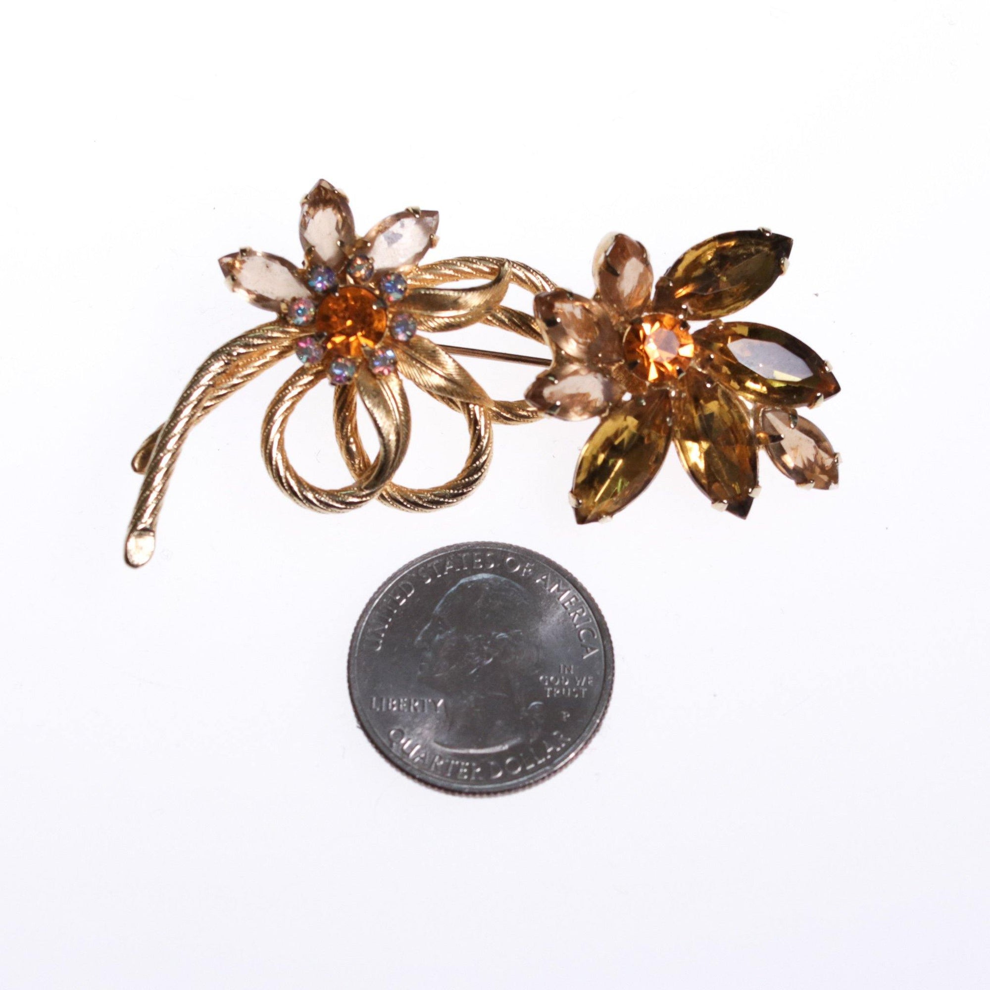 Vintage 1950s Gold Tone Rhinestone Flower Brooch by 1950s - Vintage Meet Modern Vintage Jewelry - Chicago, Illinois - #oldhollywoodglamour #vintagemeetmodern #designervintage #jewelrybox #antiquejewelry #vintagejewelry