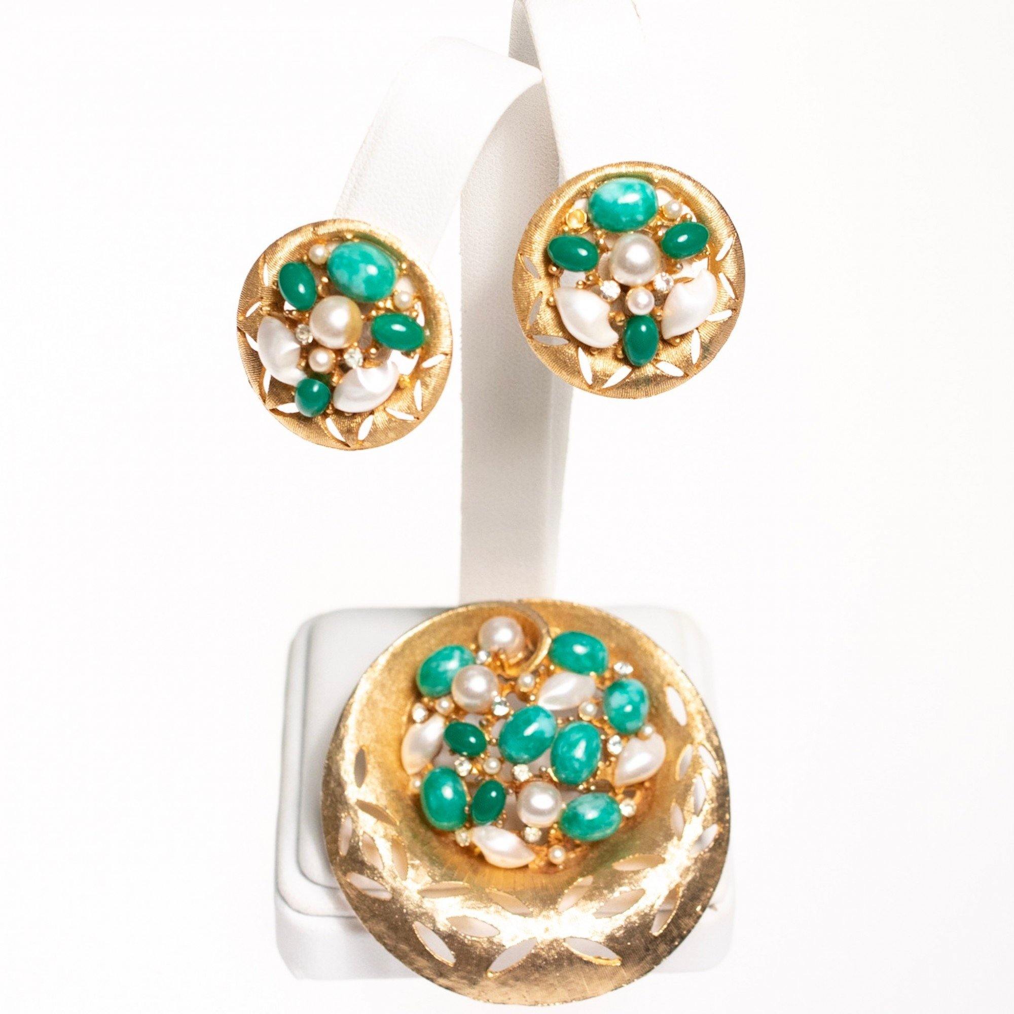 Vintage BSK Jade Lucite and Faux Pearl Medallion Brooch by BSK - Vintage Meet Modern Vintage Jewelry - Chicago, Illinois - #oldhollywoodglamour #vintagemeetmodern #designervintage #jewelrybox #antiquejewelry #vintagejewelry