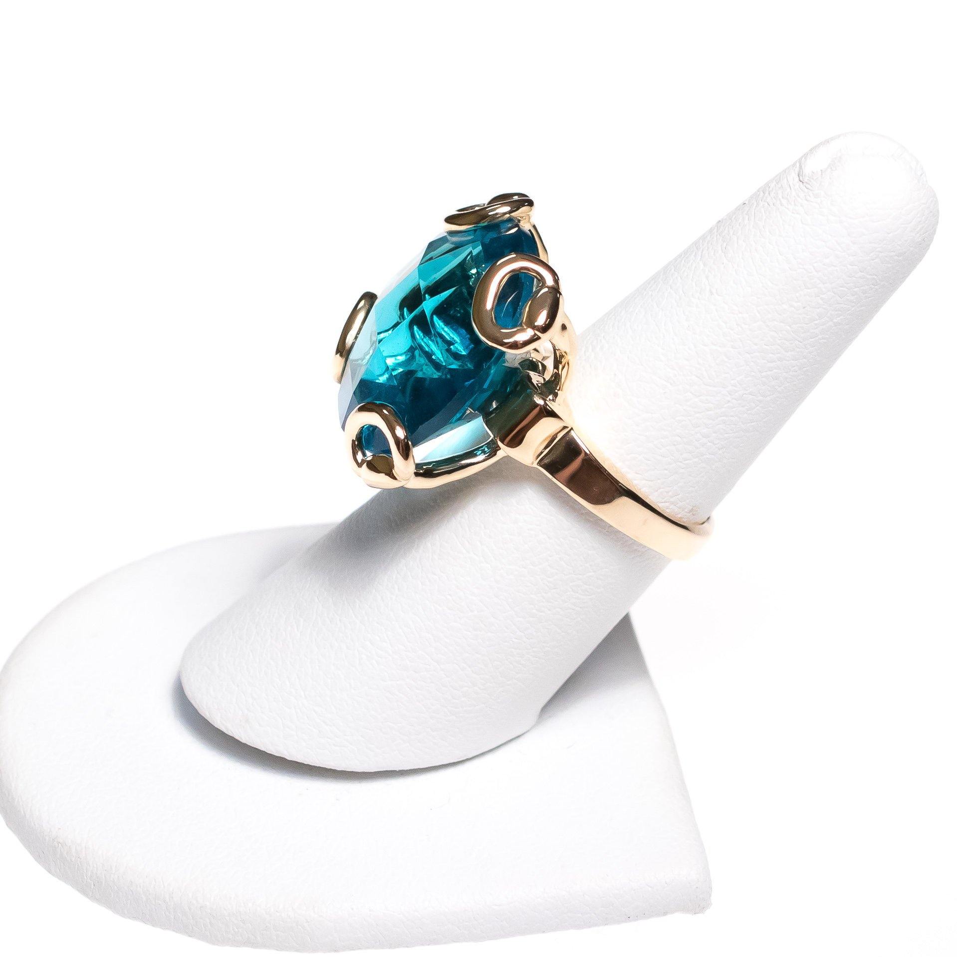 Vintage Blue Crystal Cocktail Statement Ring in Elegant Gold Tone Setting by 1980s - Vintage Meet Modern Vintage Jewelry - Chicago, Illinois - #oldhollywoodglamour #vintagemeetmodern #designervintage #jewelrybox #antiquejewelry #vintagejewelry