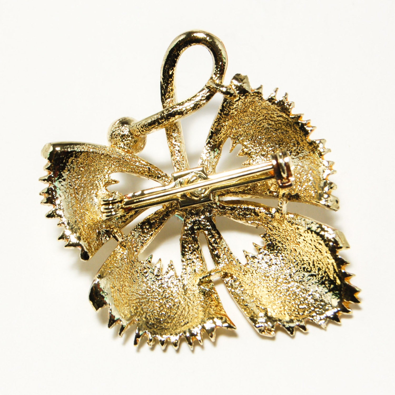 1970's Gold Leaf Brooch by 1970's - Vintage Meet Modern Vintage Jewelry - Chicago, Illinois - #oldhollywoodglamour #vintagemeetmodern #designervintage #jewelrybox #antiquejewelry #vintagejewelry