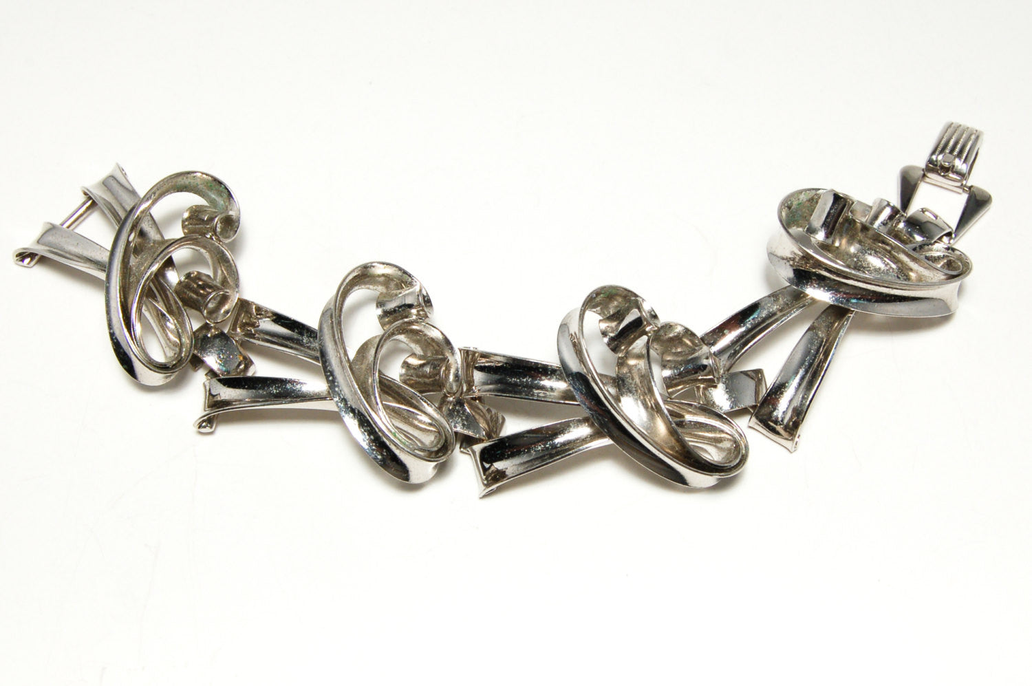 Napier Modernist Silver Large Link Curving Interlocking Artistic Sculptural Link Bracelet Silver Tone by Napier - Vintage Meet Modern Vintage Jewelry - Chicago, Illinois - #oldhollywoodglamour #vintagemeetmodern #designervintage #jewelrybox #antiquejewelry #vintagejewelry
