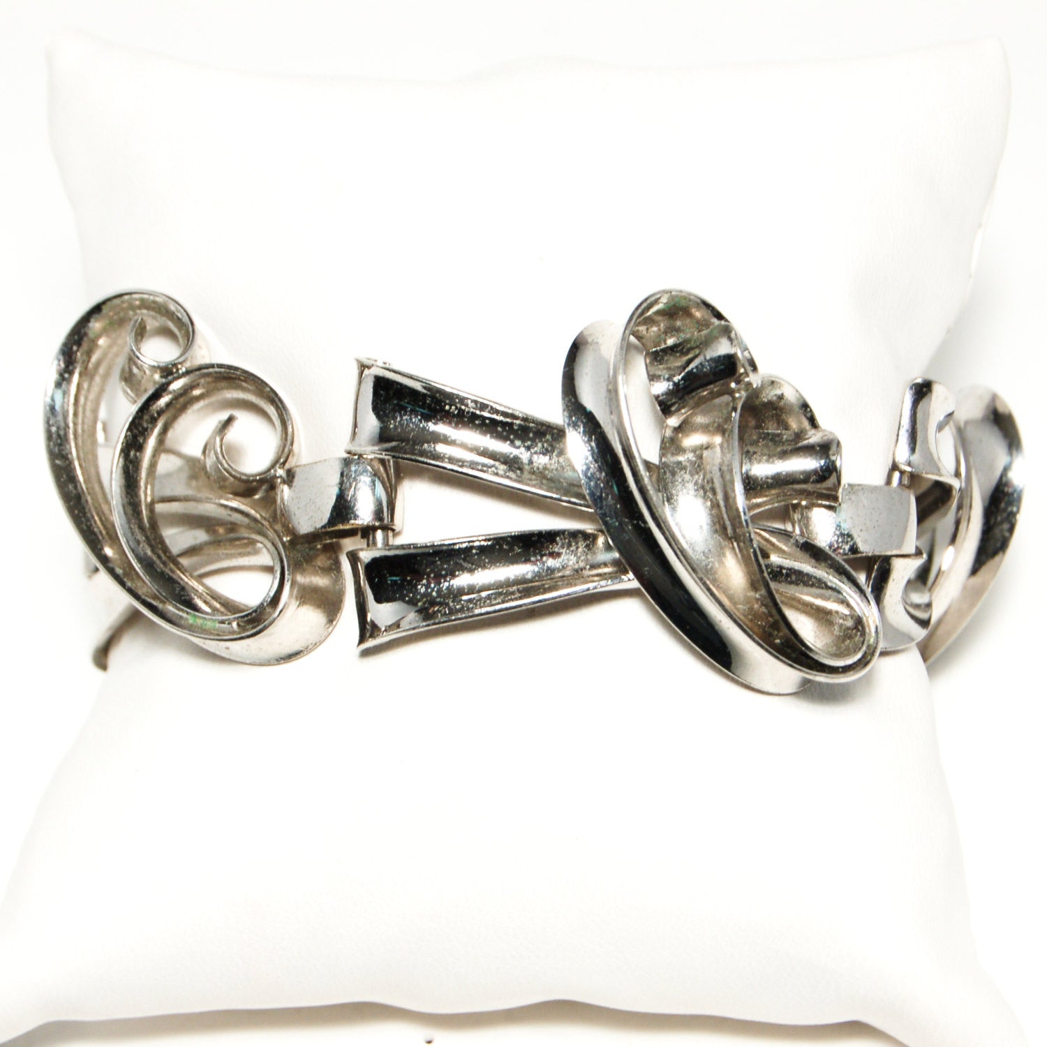 Napier Modernist Silver Large Link Curving Interlocking Artistic Sculptural Link Bracelet Silver Tone by Napier - Vintage Meet Modern Vintage Jewelry - Chicago, Illinois - #oldhollywoodglamour #vintagemeetmodern #designervintage #jewelrybox #antiquejewelry #vintagejewelry
