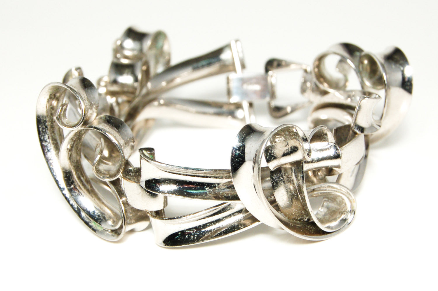 Napier Modernist Silver Large Link Curving Interlocking Artistic Sculptural Link Bracelet Silver Tone by Napier - Vintage Meet Modern Vintage Jewelry - Chicago, Illinois - #oldhollywoodglamour #vintagemeetmodern #designervintage #jewelrybox #antiquejewelry #vintagejewelry