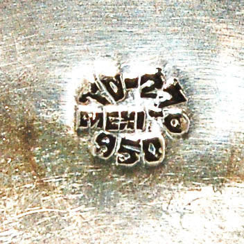 Zuni Black Onyx Bear Brooch by Taxco Mexico by Taxco - Vintage Meet Modern Vintage Jewelry - Chicago, Illinois - #oldhollywoodglamour #vintagemeetmodern #designervintage #jewelrybox #antiquejewelry #vintagejewelry