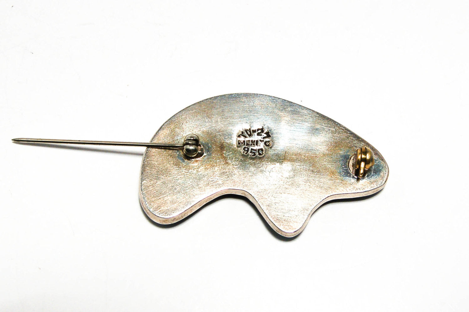 Zuni Black Onyx Bear Brooch by Taxco Mexico by Taxco - Vintage Meet Modern Vintage Jewelry - Chicago, Illinois - #oldhollywoodglamour #vintagemeetmodern #designervintage #jewelrybox #antiquejewelry #vintagejewelry