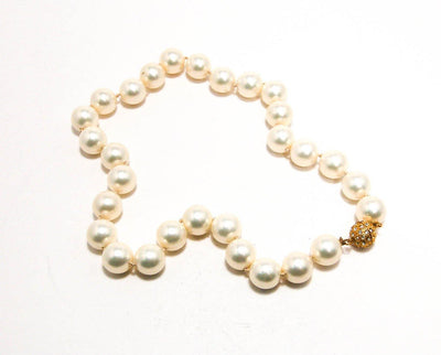 Majorica Pearls by Vintage Meet Modern  - Vintage Meet Modern Vintage Jewelry - Chicago, Illinois - #oldhollywoodglamour #vintagemeetmodern #designervintage #jewelrybox #antiquejewelry #vintagejewelry