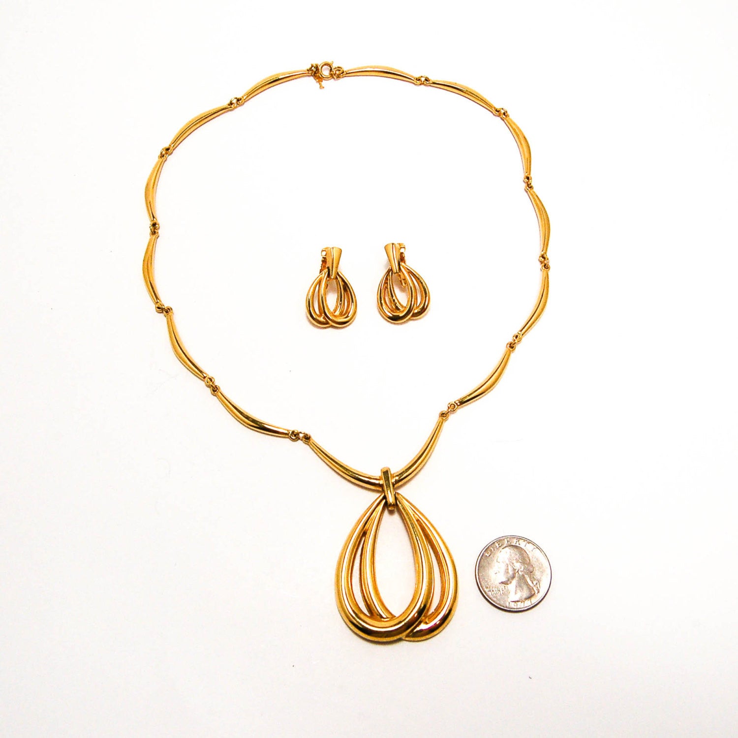 Gold Statement Necklace and Earrings by Crown Trifari by Crown Trifari - Vintage Meet Modern Vintage Jewelry - Chicago, Illinois - #oldhollywoodglamour #vintagemeetmodern #designervintage #jewelrybox #antiquejewelry #vintagejewelry