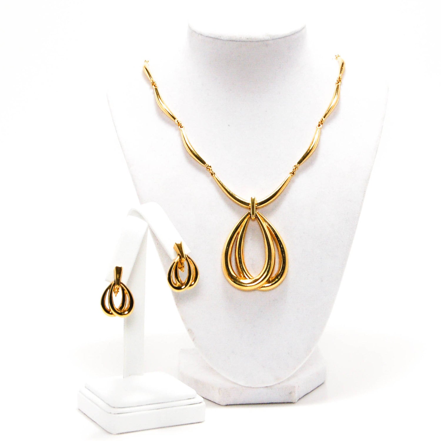 Gold Statement Necklace and Earrings by Crown Trifari by Crown Trifari - Vintage Meet Modern Vintage Jewelry - Chicago, Illinois - #oldhollywoodglamour #vintagemeetmodern #designervintage #jewelrybox #antiquejewelry #vintagejewelry