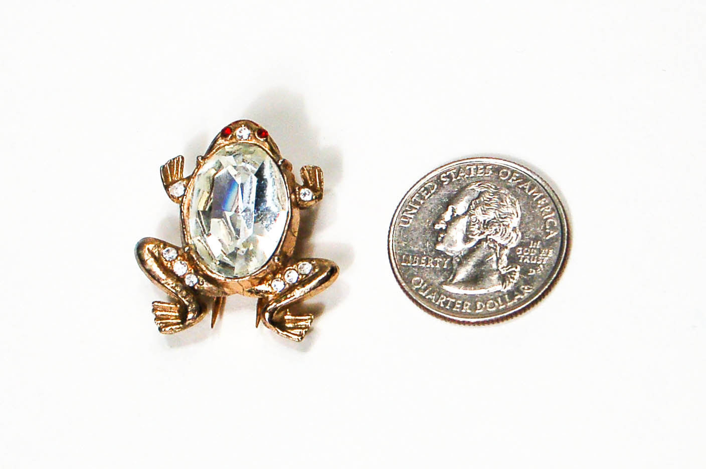 1940's Rhinestone Frog Fur Clip by Coro by Coro - Vintage Meet Modern Vintage Jewelry - Chicago, Illinois - #oldhollywoodglamour #vintagemeetmodern #designervintage #jewelrybox #antiquejewelry #vintagejewelry