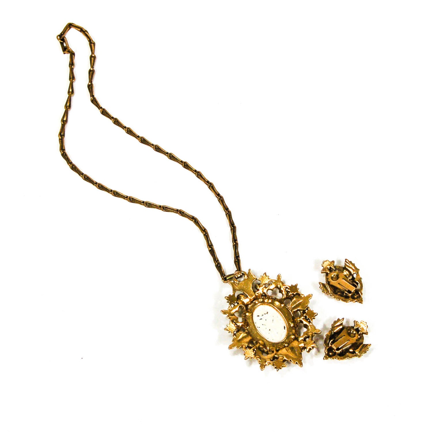 Coat of Arms Pendant Necklace and Earrings Set by 1960s Vintage - Vintage Meet Modern Vintage Jewelry - Chicago, Illinois - #oldhollywoodglamour #vintagemeetmodern #designervintage #jewelrybox #antiquejewelry #vintagejewelry