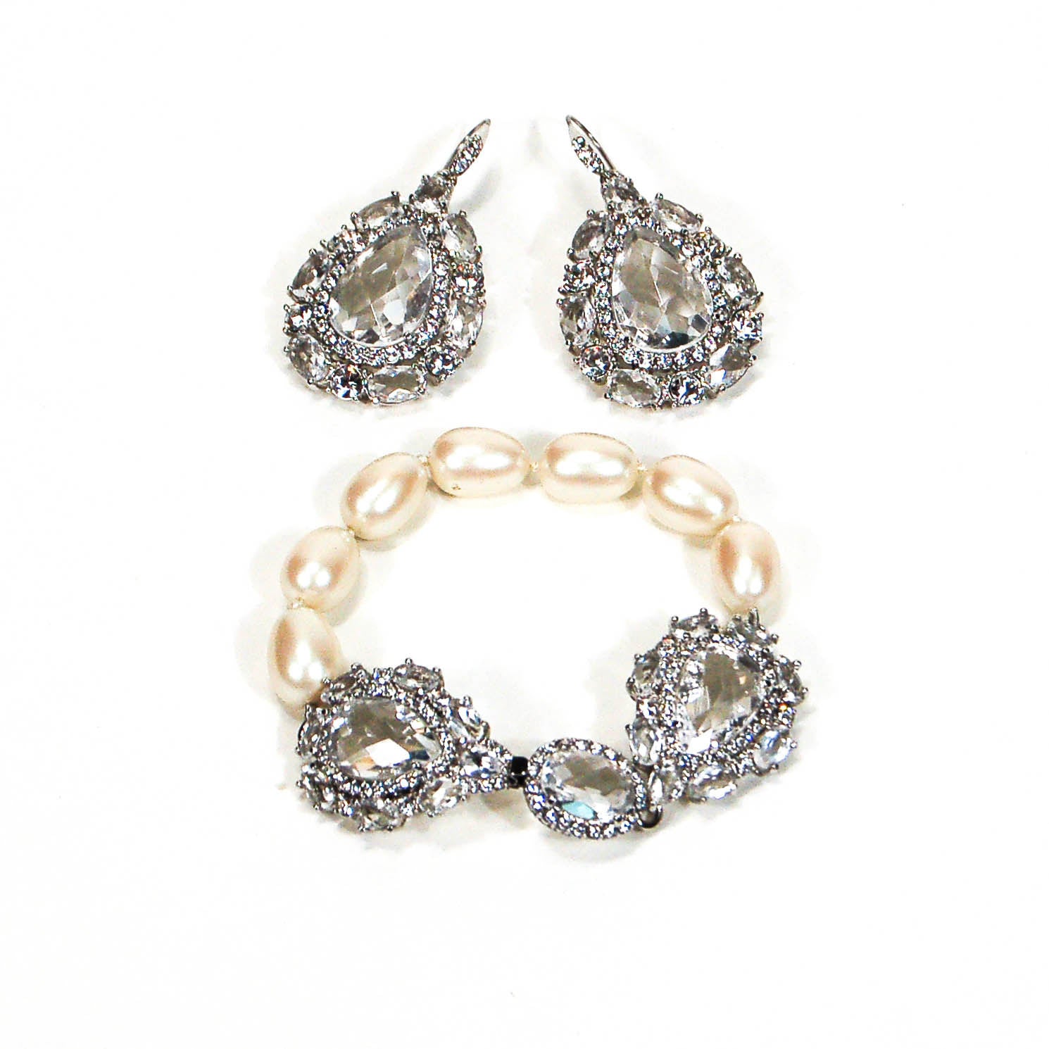 Monet Pearl and Crystal Rhinestone Bracelet by Monet - Vintage Meet Modern Vintage Jewelry - Chicago, Illinois - #oldhollywoodglamour #vintagemeetmodern #designervintage #jewelrybox #antiquejewelry #vintagejewelry
