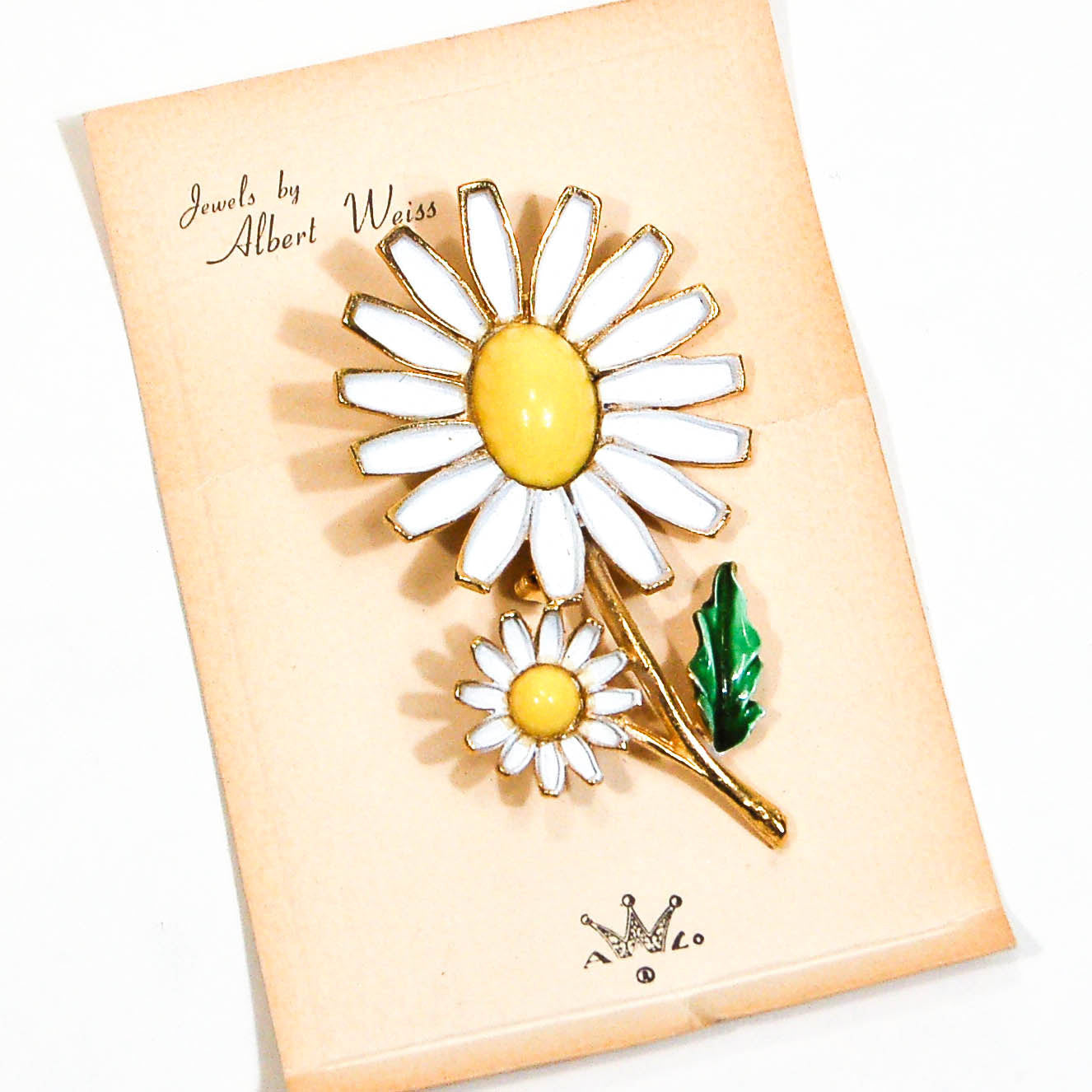 Weiss Daisy Brooch, Vintage Designer Jewelry by Weiss - Vintage Meet Modern Vintage Jewelry - Chicago, Illinois - #oldhollywoodglamour #vintagemeetmodern #designervintage #jewelrybox #antiquejewelry #vintagejewelry