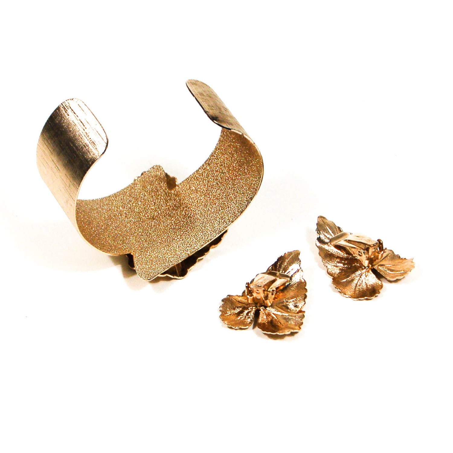 Brushed Gold Tone Leaf Bracelet and Earrings Set by Judy Lee by Judy Lee - Vintage Meet Modern Vintage Jewelry - Chicago, Illinois - #oldhollywoodglamour #vintagemeetmodern #designervintage #jewelrybox #antiquejewelry #vintagejewelry