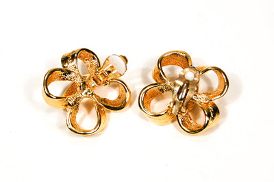 Gold Ribbon Earrings by Unsigned Beauty - Vintage Meet Modern Vintage Jewelry - Chicago, Illinois - #oldhollywoodglamour #vintagemeetmodern #designervintage #jewelrybox #antiquejewelry #vintagejewelry