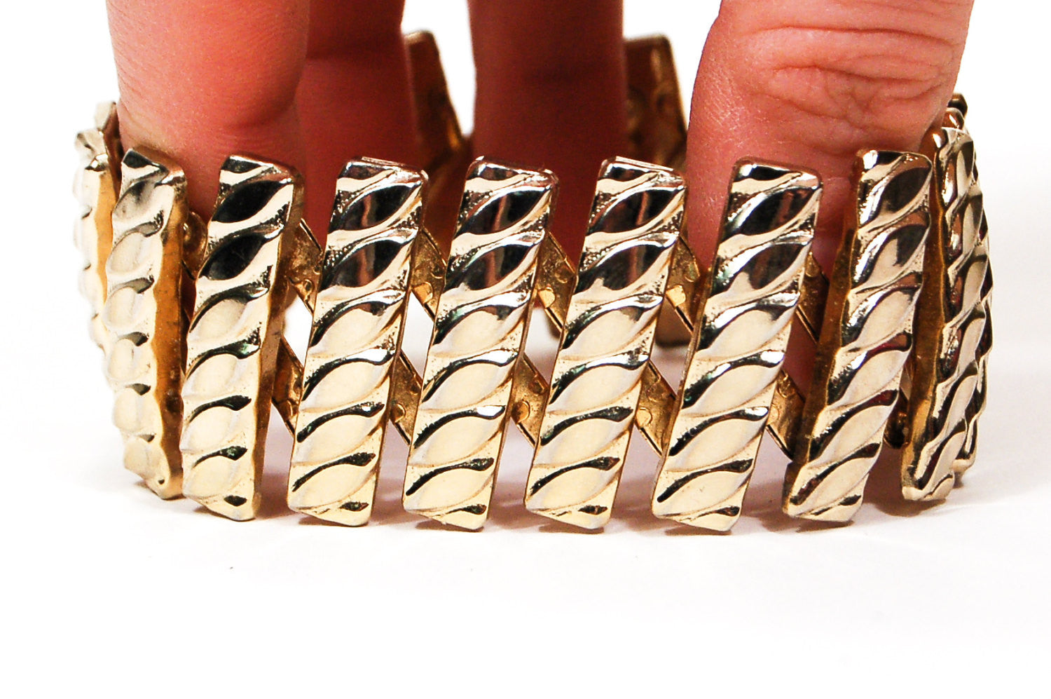 Mid Century Modern Gold Expansion Bracelet by Made in Japan - Vintage Meet Modern Vintage Jewelry - Chicago, Illinois - #oldhollywoodglamour #vintagemeetmodern #designervintage #jewelrybox #antiquejewelry #vintagejewelry