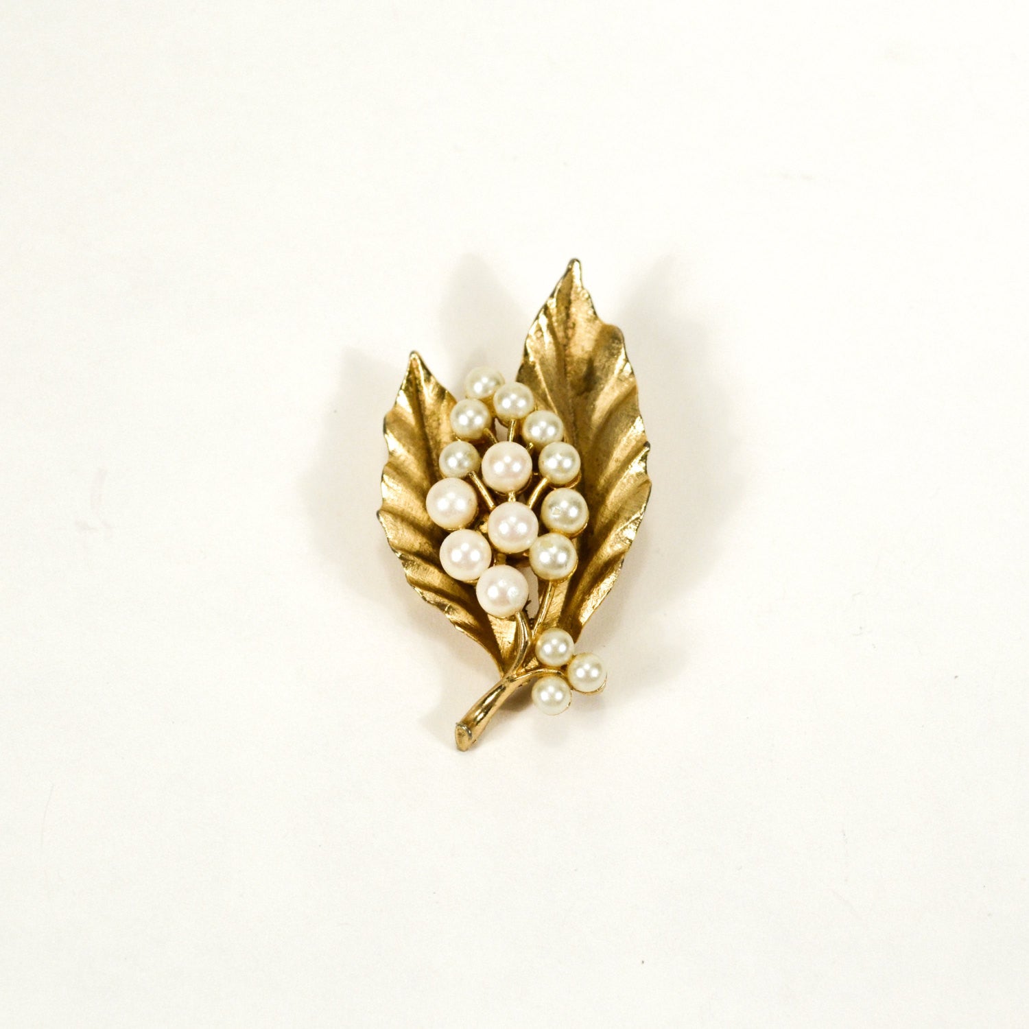Lisner Gold and Pearl Leaf Brooch by Lisner - Vintage Meet Modern Vintage Jewelry - Chicago, Illinois - #oldhollywoodglamour #vintagemeetmodern #designervintage #jewelrybox #antiquejewelry #vintagejewelry