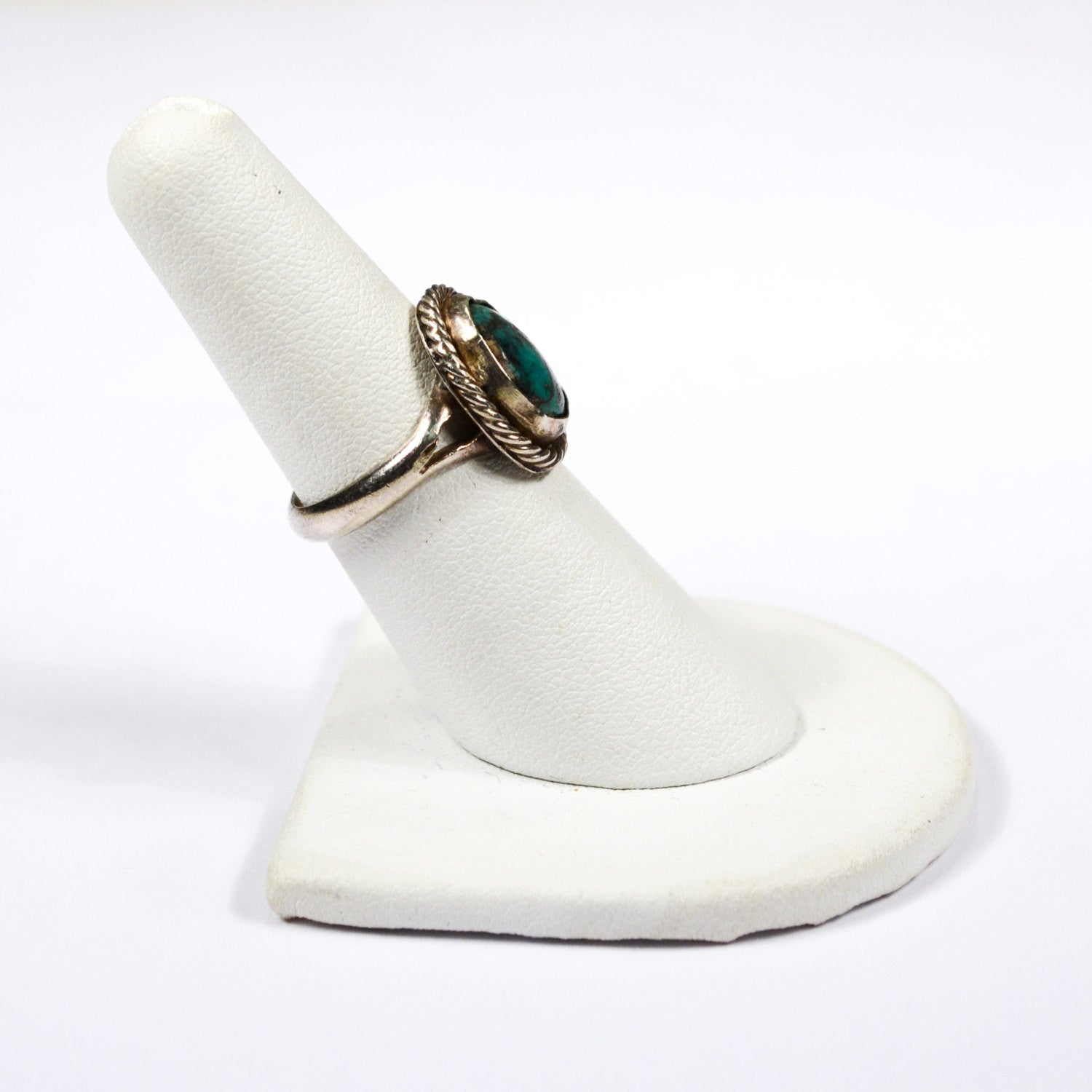 Native American Bohemian Chic Turquoise RIng by Mexico - Vintage Meet Modern Vintage Jewelry - Chicago, Illinois - #oldhollywoodglamour #vintagemeetmodern #designervintage #jewelrybox #antiquejewelry #vintagejewelry