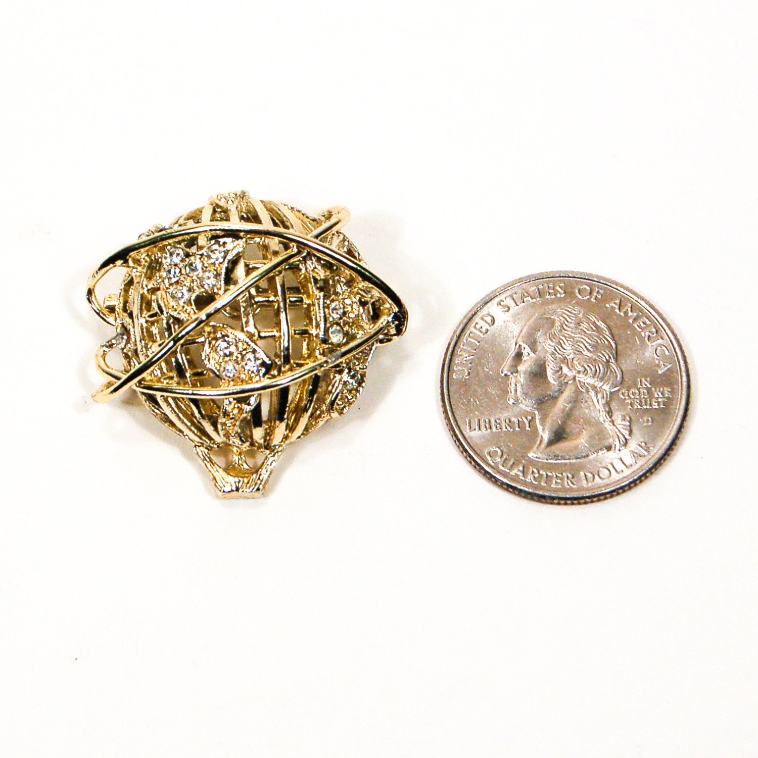 Around the World Gold Globe Brooch by Unsigned Beauty - Vintage Meet Modern Vintage Jewelry - Chicago, Illinois - #oldhollywoodglamour #vintagemeetmodern #designervintage #jewelrybox #antiquejewelry #vintagejewelry
