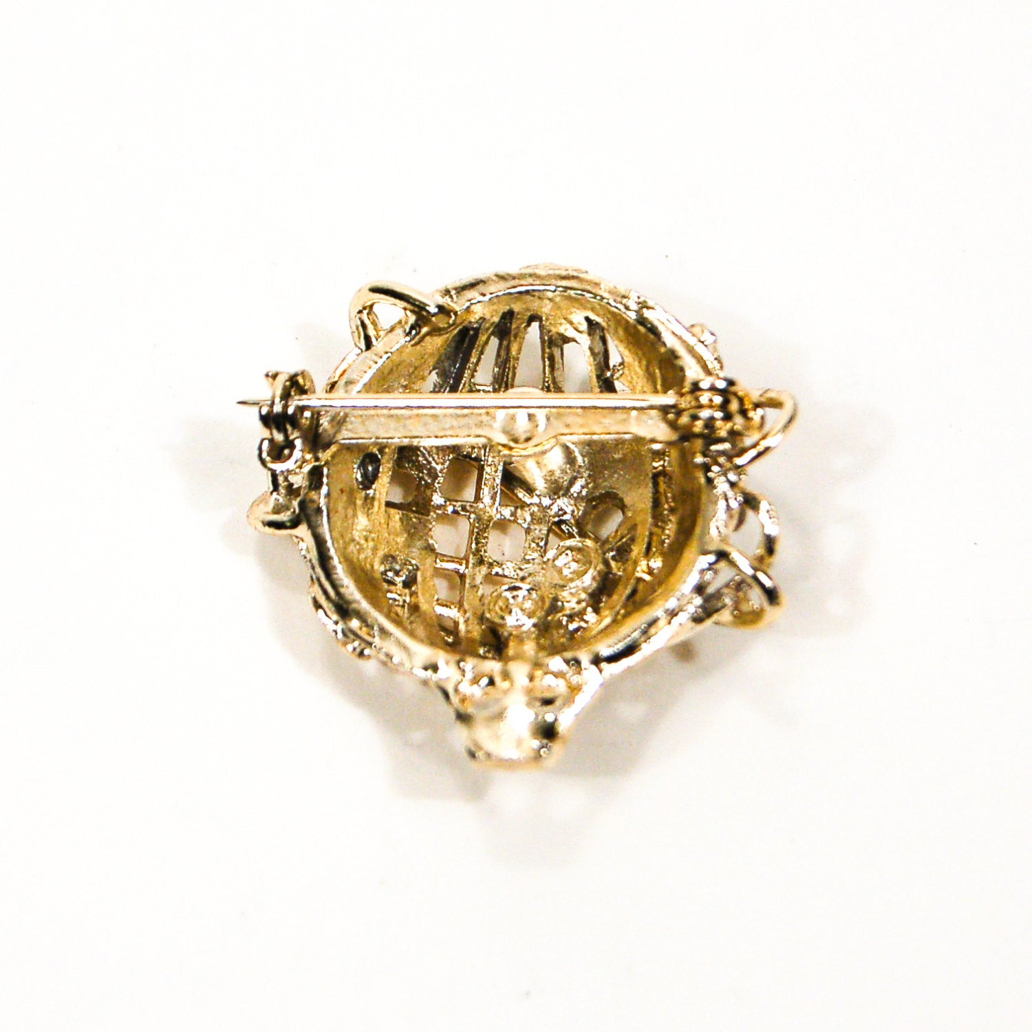 Around the World Gold Globe Brooch by Unsigned Beauty - Vintage Meet Modern Vintage Jewelry - Chicago, Illinois - #oldhollywoodglamour #vintagemeetmodern #designervintage #jewelrybox #antiquejewelry #vintagejewelry