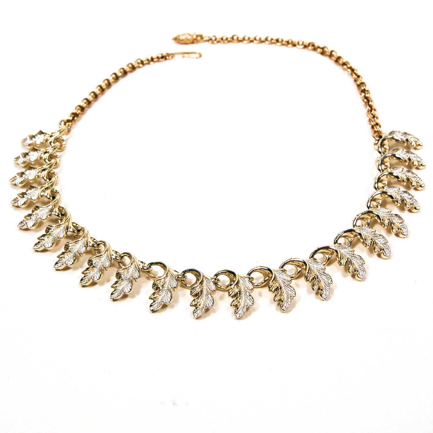 Vintage Oak Leaf Necklace by Unsigned Beauty - Vintage Meet Modern Vintage Jewelry - Chicago, Illinois - #oldhollywoodglamour #vintagemeetmodern #designervintage #jewelrybox #antiquejewelry #vintagejewelry