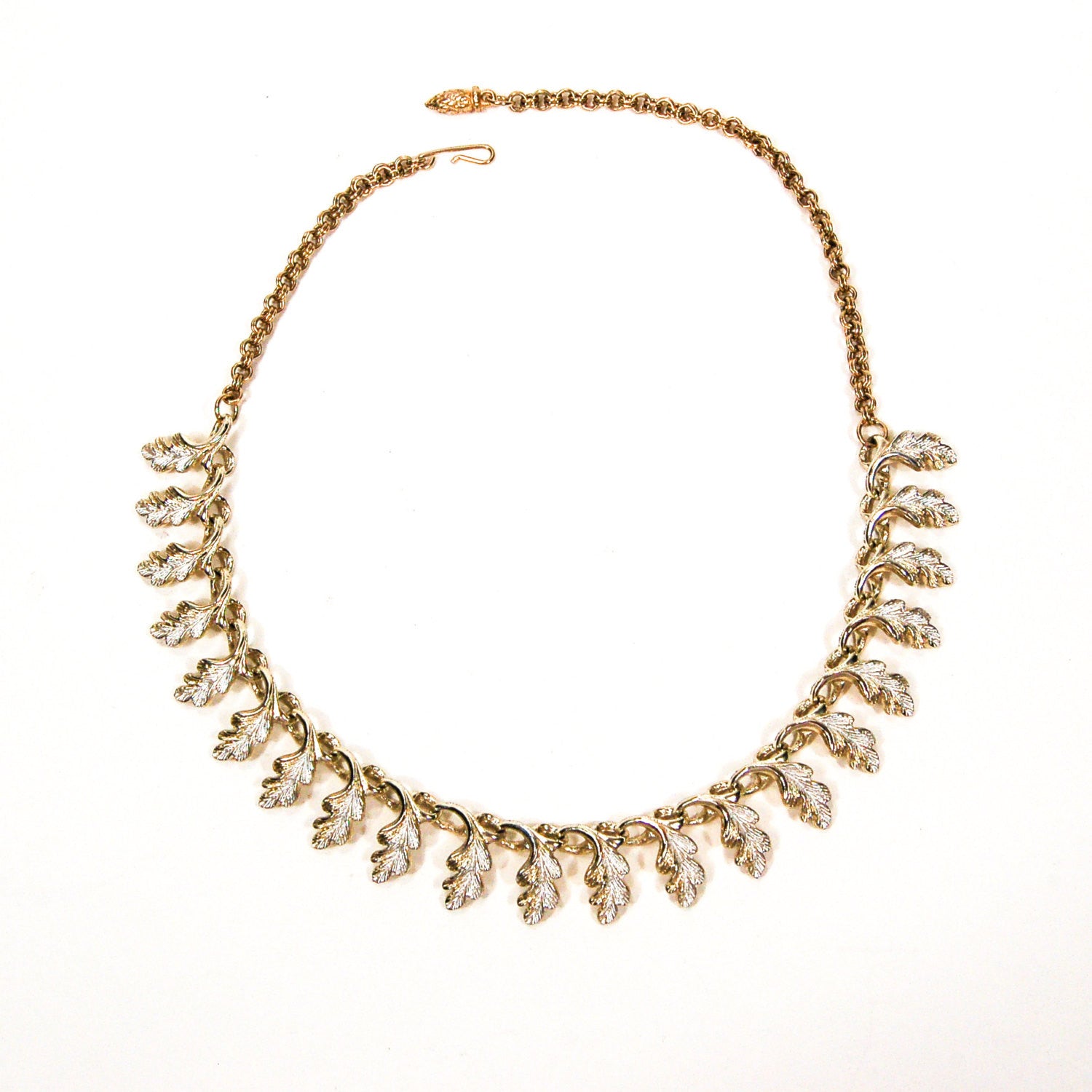 Vintage Oak Leaf Necklace by Unsigned Beauty - Vintage Meet Modern Vintage Jewelry - Chicago, Illinois - #oldhollywoodglamour #vintagemeetmodern #designervintage #jewelrybox #antiquejewelry #vintagejewelry