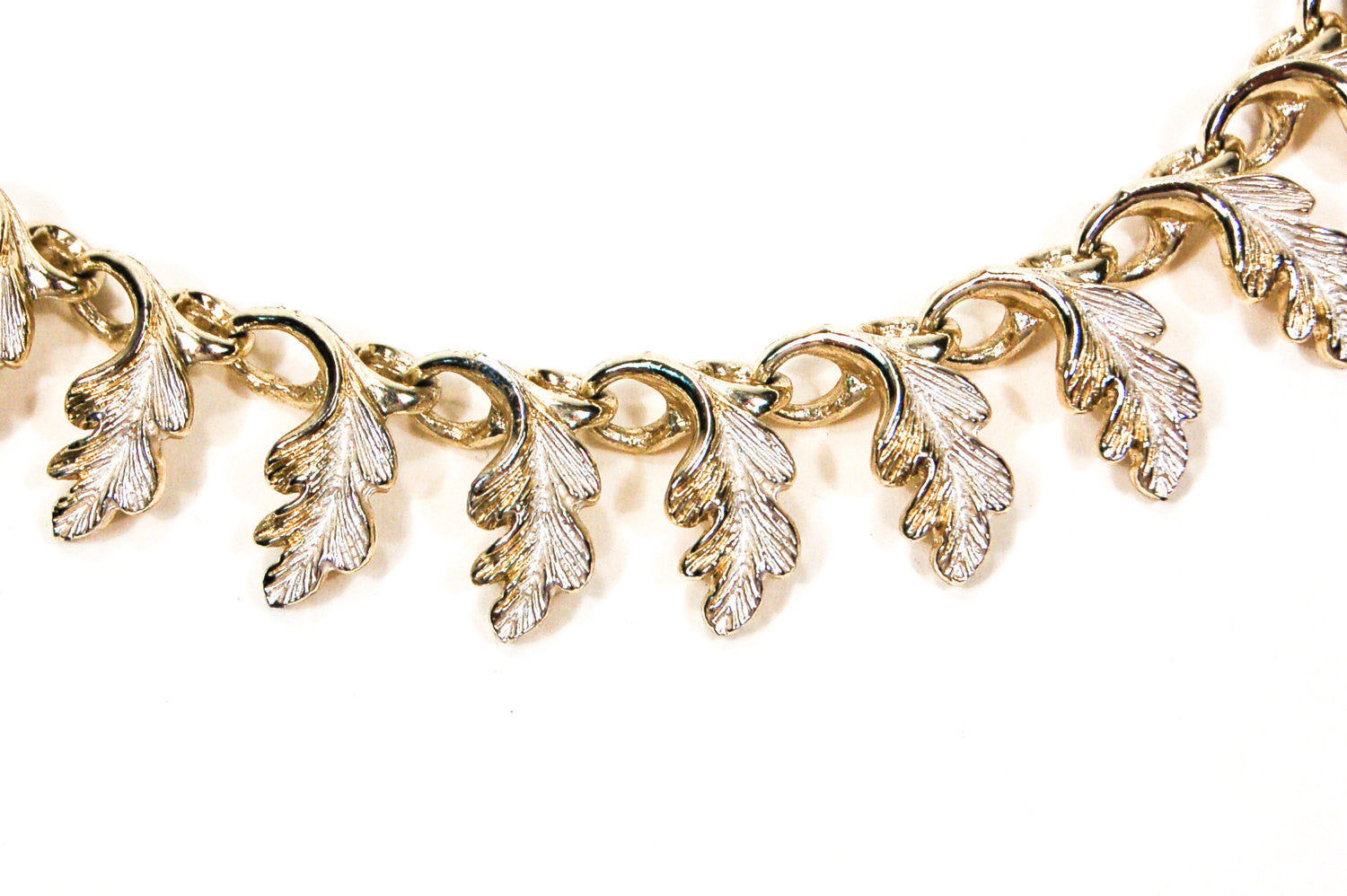 Vintage Oak Leaf Necklace by Unsigned Beauty - Vintage Meet Modern Vintage Jewelry - Chicago, Illinois - #oldhollywoodglamour #vintagemeetmodern #designervintage #jewelrybox #antiquejewelry #vintagejewelry