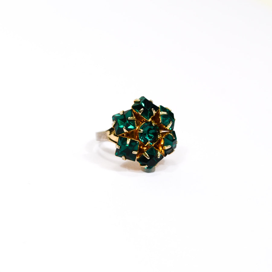 Emerald Green Rhinestone Statement Ring by Unsigned Beauty - Vintage Meet Modern Vintage Jewelry - Chicago, Illinois - #oldhollywoodglamour #vintagemeetmodern #designervintage #jewelrybox #antiquejewelry #vintagejewelry
