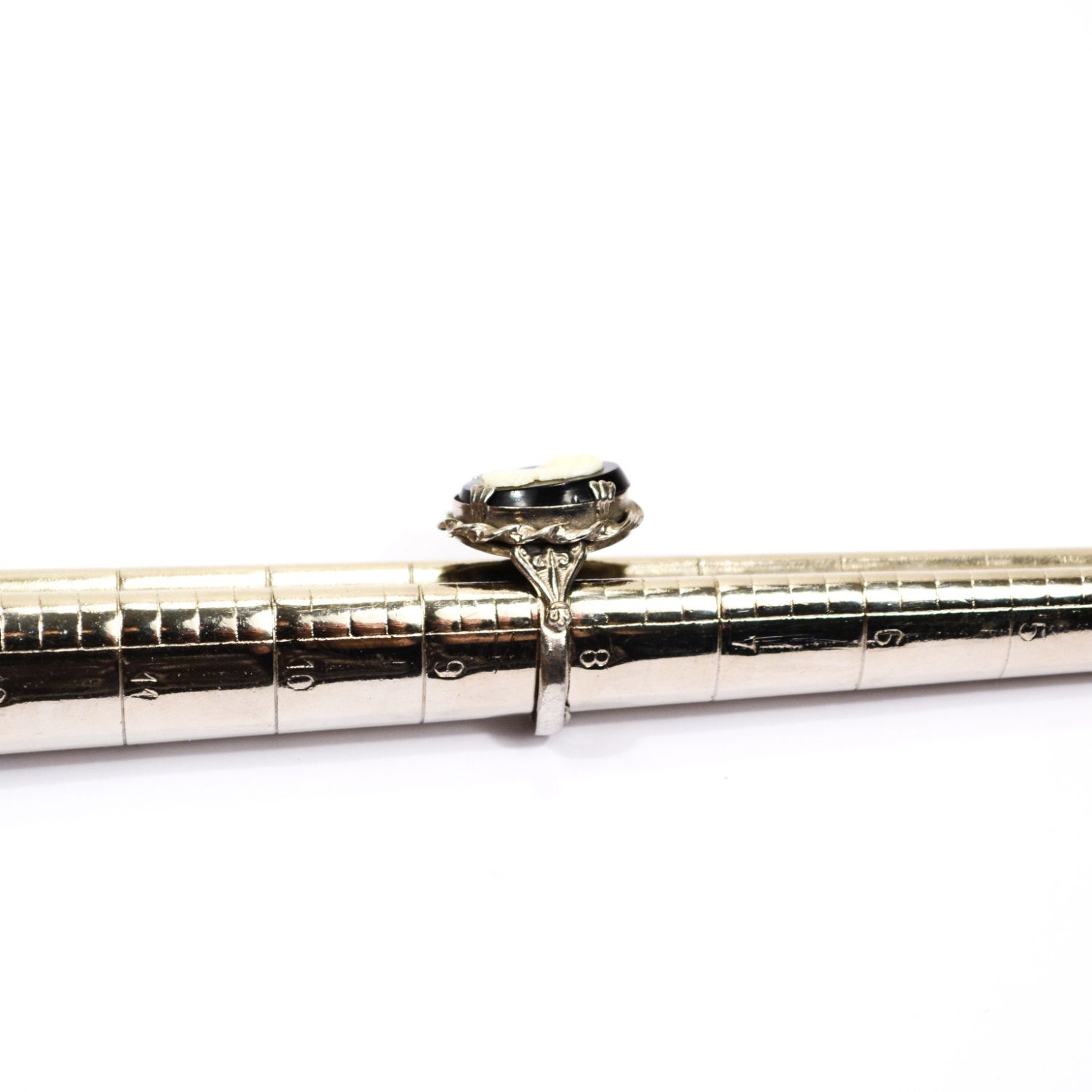 Black and White Cameo Ring by unsigned beauty - Vintage Meet Modern Vintage Jewelry - Chicago, Illinois - #oldhollywoodglamour #vintagemeetmodern #designervintage #jewelrybox #antiquejewelry #vintagejewelry