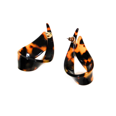 Faux Tortoise Earrings by Unsigned Beauty - Vintage Meet Modern Vintage Jewelry - Chicago, Illinois - #oldhollywoodglamour #vintagemeetmodern #designervintage #jewelrybox #antiquejewelry #vintagejewelry